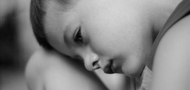 Resultados a largo plazo de una intervención temprana sobre el estado de ánimo deprimido materno y el desarrollo cognitivo infantil