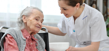 anciana alzheimer cuidadora1