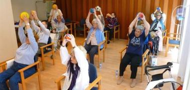 ancianas haciendo ejercicio