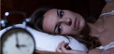 insomnio mujer despertador