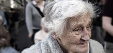 mujer anciana mayor