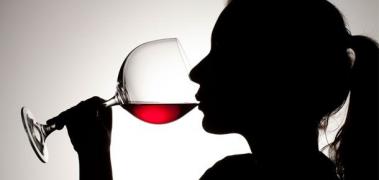 mujer vino beber
