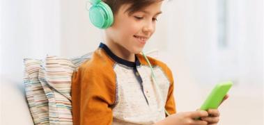 niño auriculares