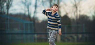niño autismo camina