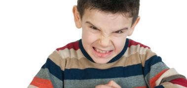 niño enojado