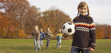 niños juego deporte