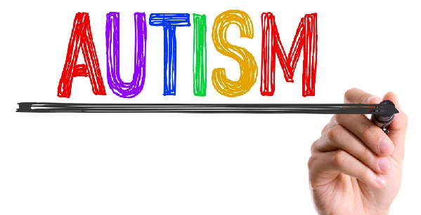 Aplicaciones de teorías basadas en la identidad para comprender el impacto del estigma y el camuflaje en los resultados de salud mental de las personas autistas