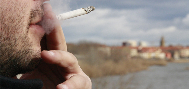 Los fumadores tienen más probabilidades de morir de enfermedades cardíacas que de cáncer de pulmón