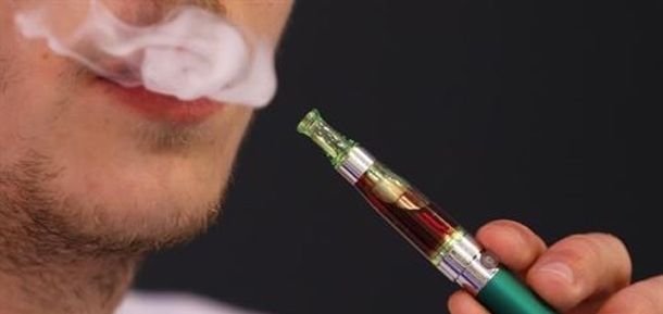 El sector del vapeo pide a Sanidad el fin de la venta libre de los cigarrillos electrónicos