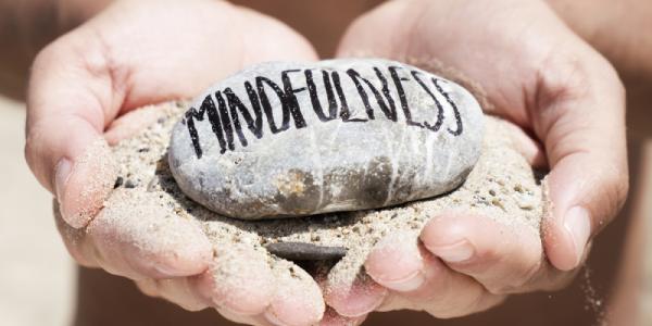 Hipnosis o \'mindfulness\': ¿cuál es más útil para autogestionar el dolor?