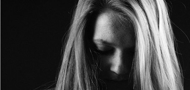 Los roles mediadores de la salud mental y el uso de sustancias en el comportamiento suicida entre estudiantes universitarios con TDAH