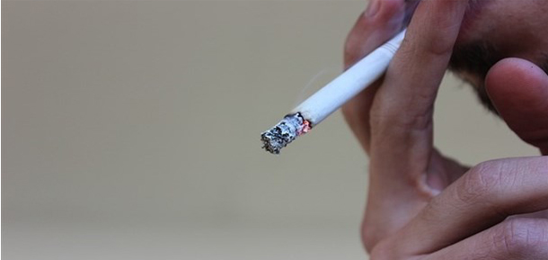 La asociación Nofumadores alerta de que el tabaco está detrás del 15% de los casos de enfermedad Alzheimer
